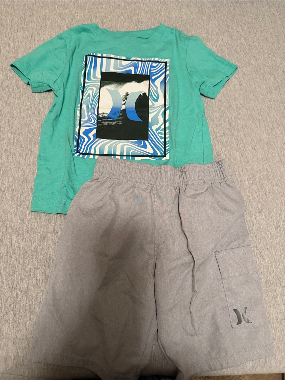Hurley Teal Graphic Tee with Gray Shorts Set